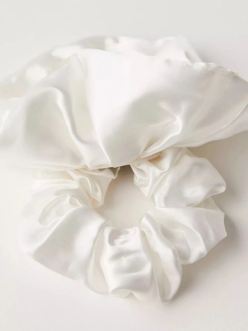 Free People Maria's Bow Scrunchie